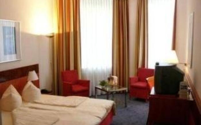 Alexander Am Zoo Hotel