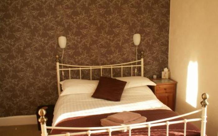 Hazeldene Guest House - with Free Offsite Health Club