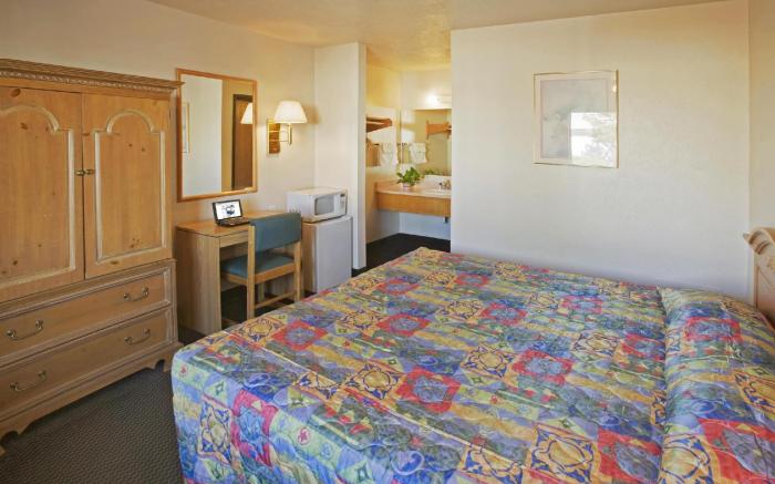 Travelodge by Wyndham Albuquerque East