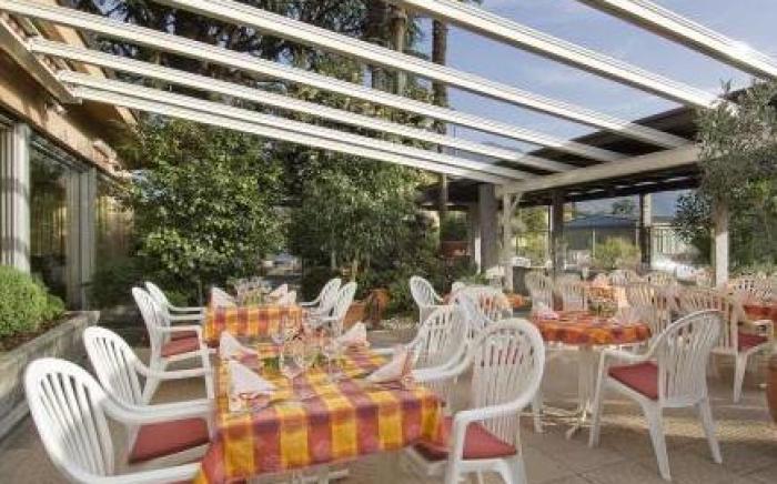 Ascona Lodge, Pool & Garden Retreat