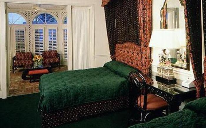 Pine Inn - Carmel