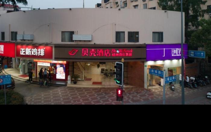 Shell Hotel Shanghai Oriental Pearl Tower Century Avenue Metro Station