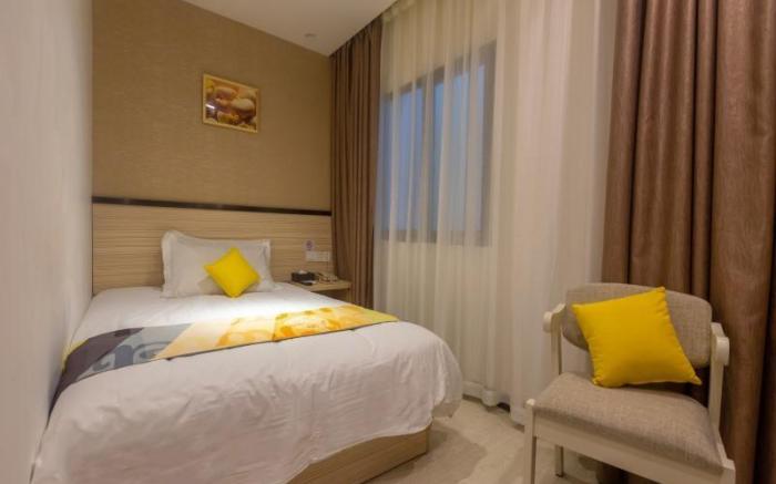 Shell Hotel Shanghai Oriental Pearl Tower Century Avenue Metro Station