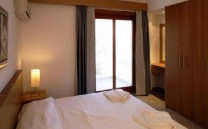 Cape Kanapitsa Hotel & Suites
