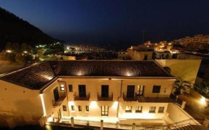 Cerri Hotel