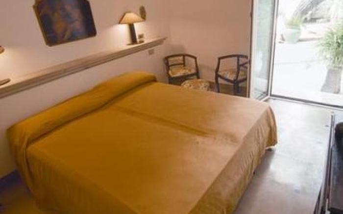Hyencos Hotel Calos