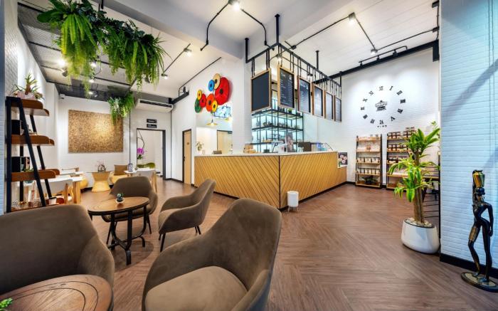 Siam Subway Hostel and Cafe