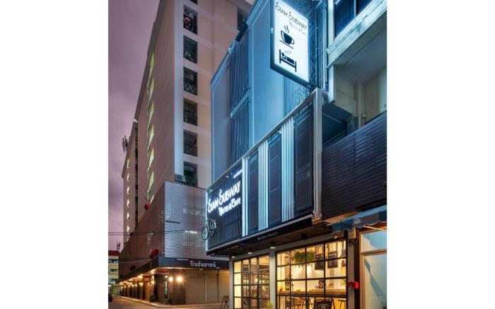 Siam Subway Hostel and Cafe