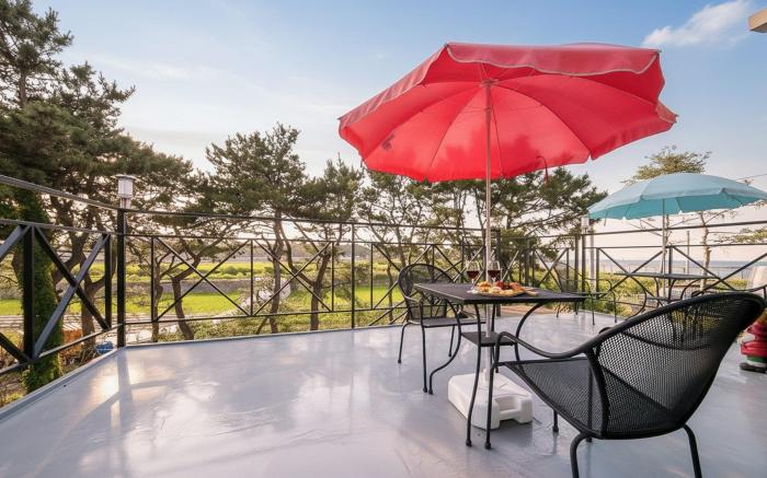 Gosung Christmas Pension