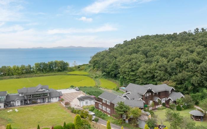 Ganghwa Izba Pension