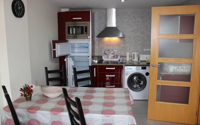 Comfortable Sunny Apartment With Swimming-pool