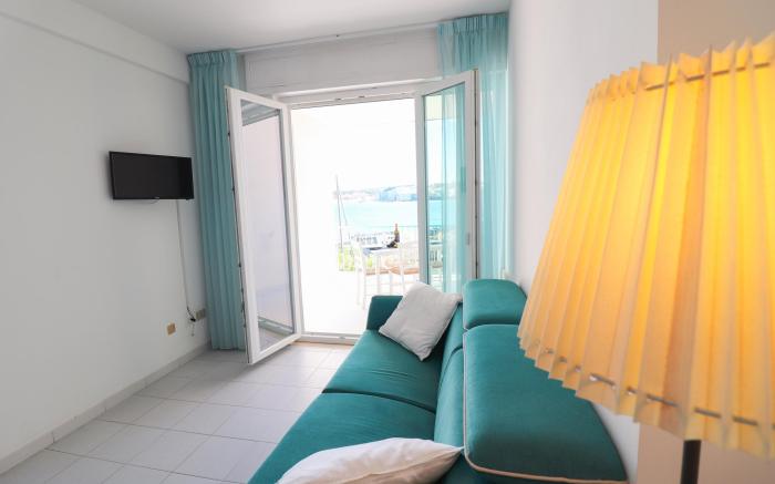 Holiday Apartment With Wi-fi, Air Conditioning And Panoramic Sea View Pets
