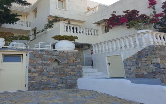 Hermes Korifi Suites