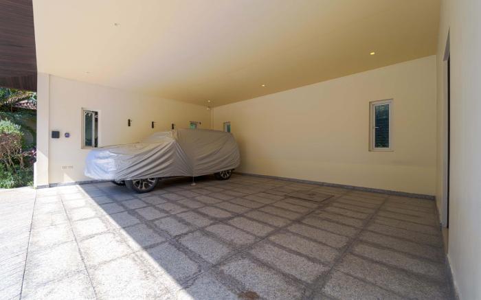 Six Bedroom Luxury Villa on Golf Course (PH125)