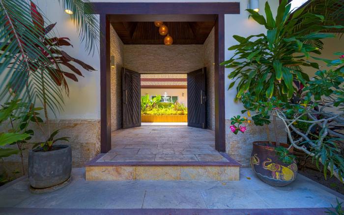 Six Bedroom Luxury Villa on Golf Course (PH125)