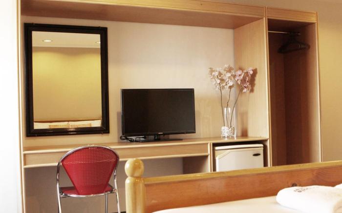 Nichols Airport Hotel