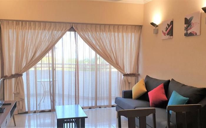 Deluxe PoolView Beach Batu Ferringhi 2 Rooms - 502