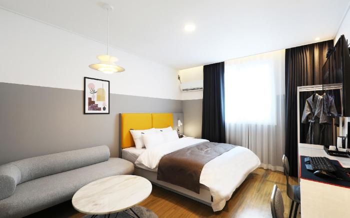 Hotel Urban Brown
