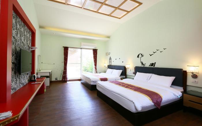 RUISUI PALM LAKES BED AND BREAKFAST