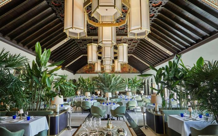 Four Seasons Hotel at The Surf Club