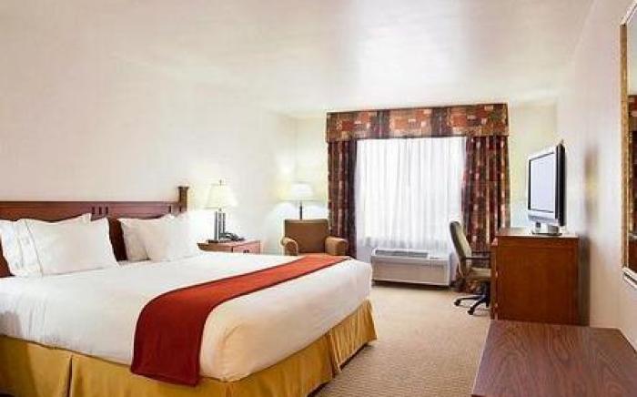 Holiday Inn Express Hotel & Suites Mattoon By IHG