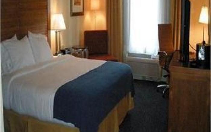 Holiday Inn Express Hotel & Suites Santa Cruz By IHG