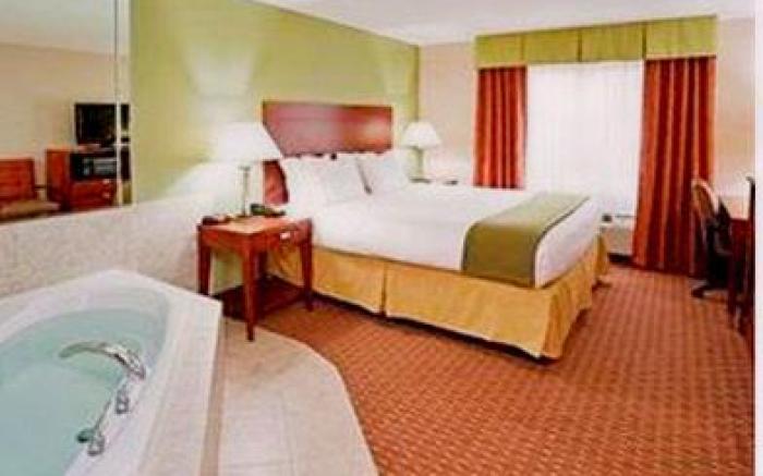 Holiday Inn Express & Suites Niagara Falls By IHG