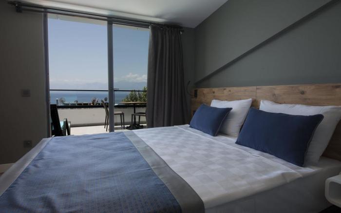 Pure Blanche Hotel