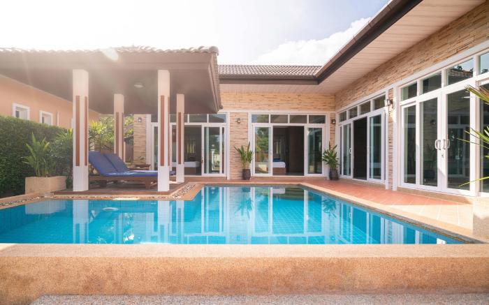 Rawai Private Villas - Pools and Garden