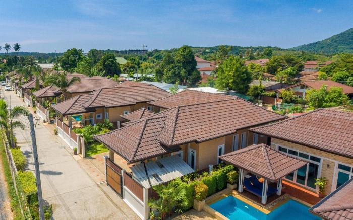 Rawai Private Villas - Pools and Garden
