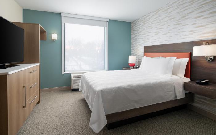 Home2 Suites Des Moines at Drake University