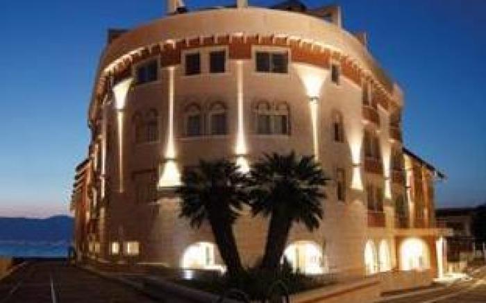 E' Hotel