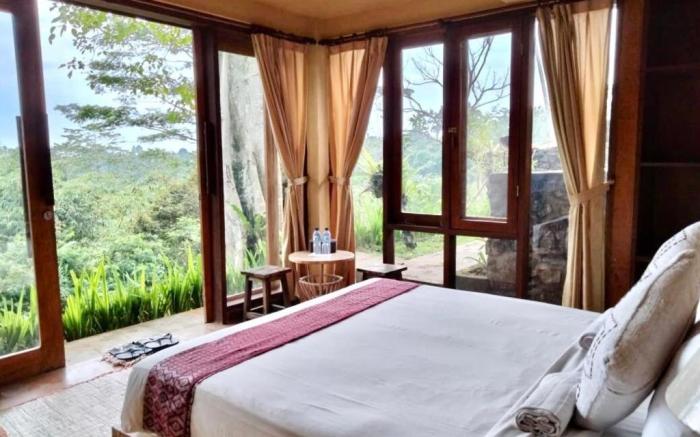 Sang Tirta Resort (Villa Papaya Room)
