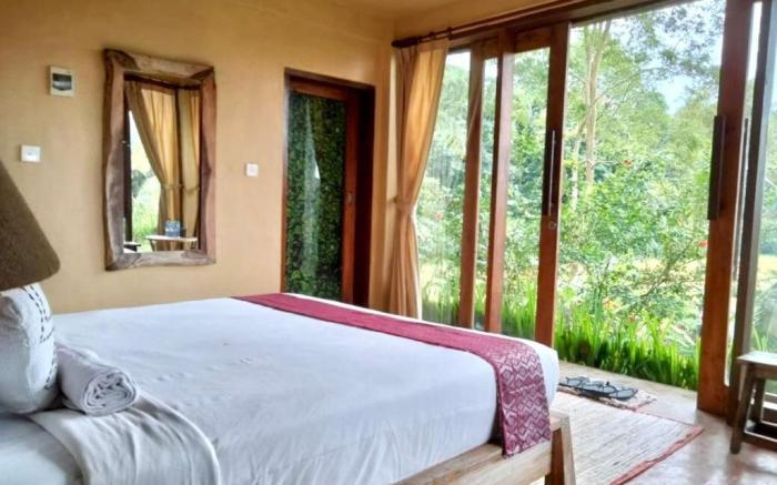 Sang Tirta Resort (Villa Papaya Room)