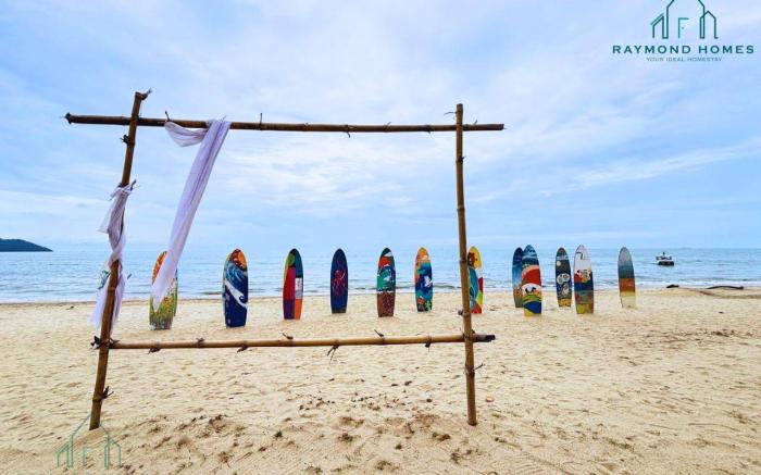 By The Sea by Raymond Homes@Batu Ferringhi 