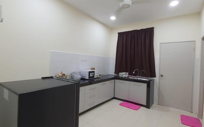 HOMESTAY ALONG, KUANTAN.