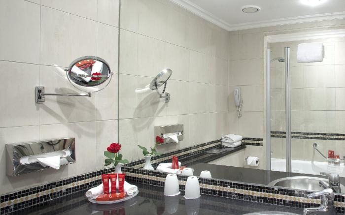 Leonardo City Tower Hotel