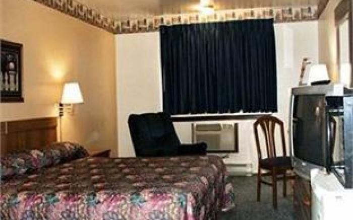 Rodeway Inn & Suites Madison East