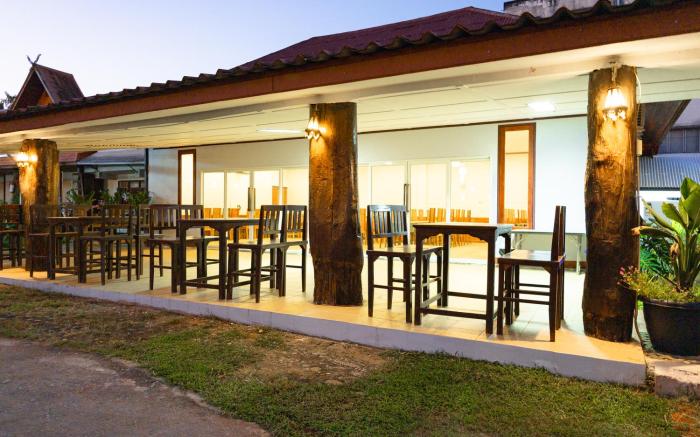 RoomQuest Golden Triangle Premium Collection