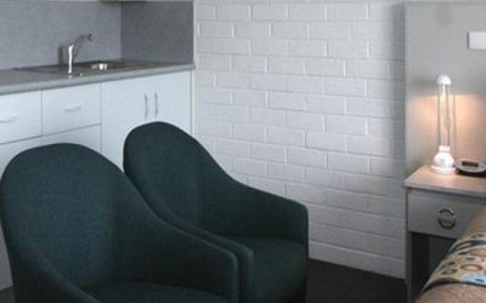 Adina Place Motel Apartments