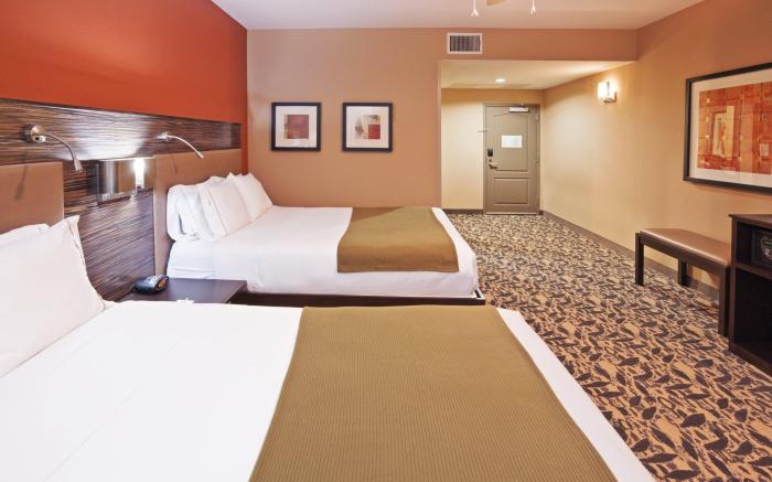 Holiday Inn Express & Suites North Dallas at Preston By IHG