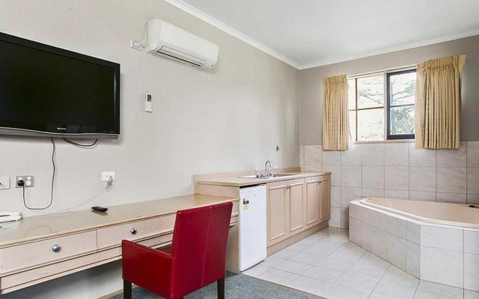 Quality Inn Colonial