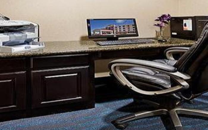 Holiday Inn Express Hotel & Suites Pryor By IHG
