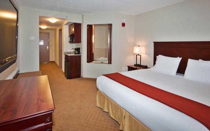 Holiday Inn Express Hotel & Suites Brockville By IHG