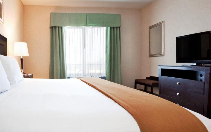 Holiday Inn Express Hotel & Suites North East - Erie I-90 Exit 41 By IHG