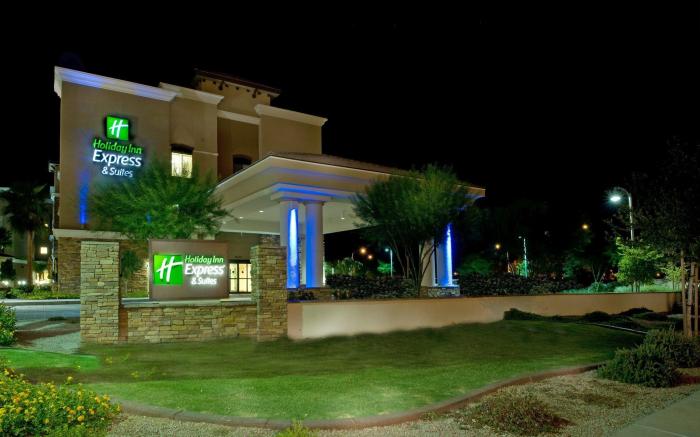 Holiday Inn Express & Suites Phoenix - Glendale Sports Dist By IHG
