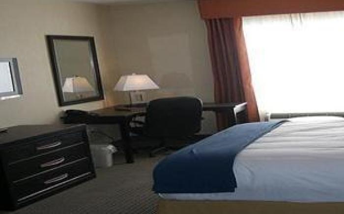 Holiday Inn Express Airport Calgary By IHG