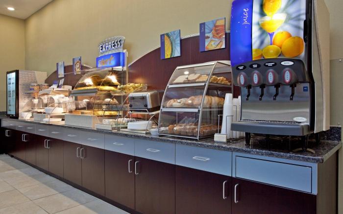 Holiday Inn Express Hotel and Suites Akron South-Airport Area By IHG