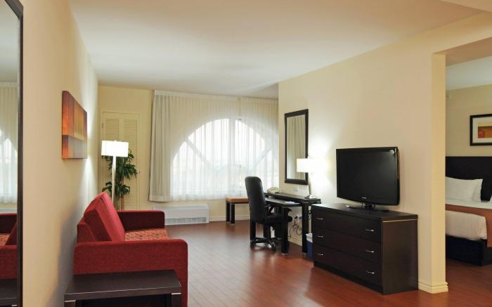 Holiday Inn & Suites Montreal Airport by IHG
