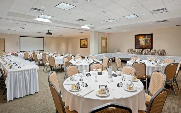 Holiday Inn Hotel & Suites Surrey East - Cloverdale By IHG
